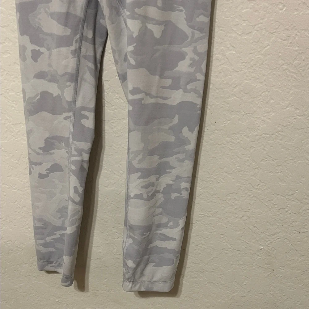 🚀Lululemon Athletica Light Gray Camo Leggings size 4 GUC